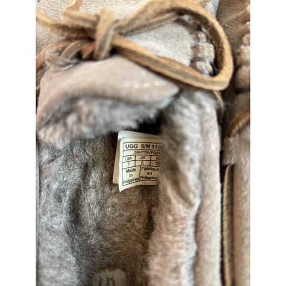 UGG Suede Shearling Moccasin Slippers Brown Bow Tie Women’s Size 7 - Picture 3 of 8